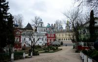 Svyato-Uspenskij-Pskovo-Pecherskij-monastyr.jpg