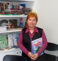 Krasavceva-s-knigoj-2019.jpg